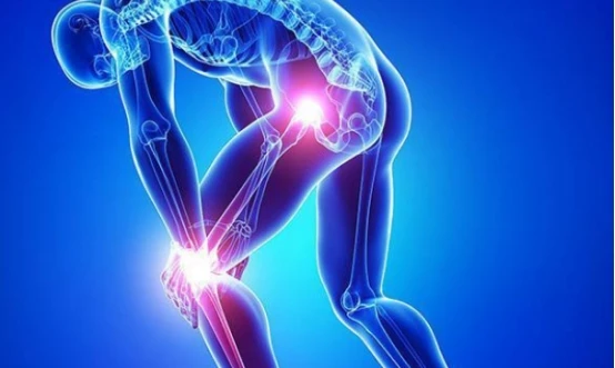 中老年人膝盖经常疼？平时多注意这2点，关节能多用10年！