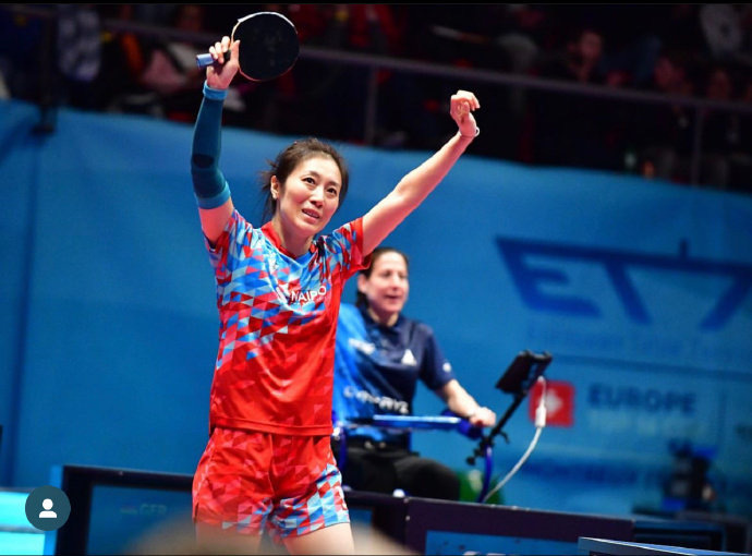 德国华裔名将韩荣在比赛中滑倒导致跟腱断裂，受伤退赛