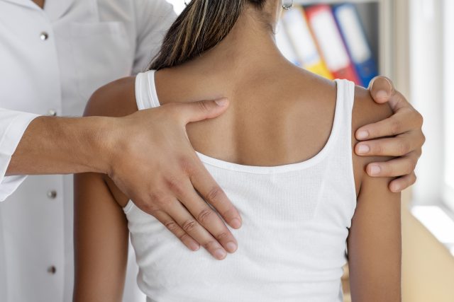 改掉不良习惯，远离脊柱侧弯