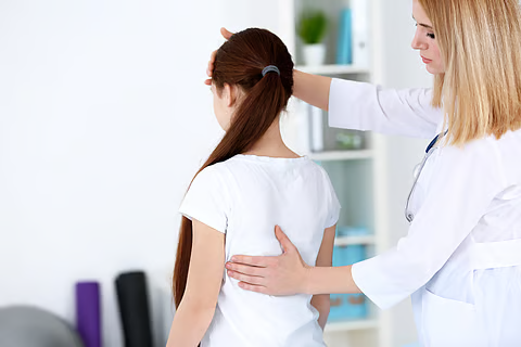 高低肩、长短腿与脊柱侧弯有关吗？